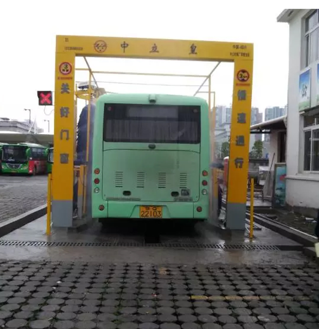 Limin bus automatic car washer in Lichuan has been put into use formally Limin bus automatic car washer in Lichuan has been put into use formally